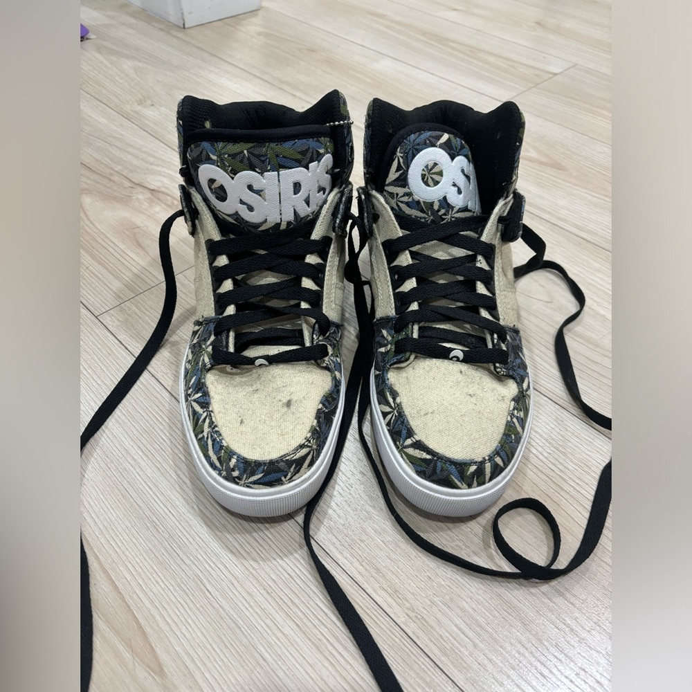 Oasis size 11 high tops